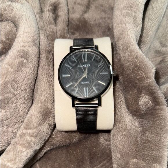 Geneva Black Leather Strap Watch Modern Classic Design - Picture 1 of 6